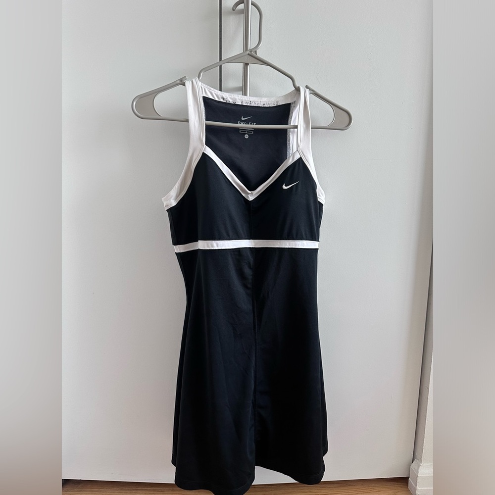Nike black and white tennis dress